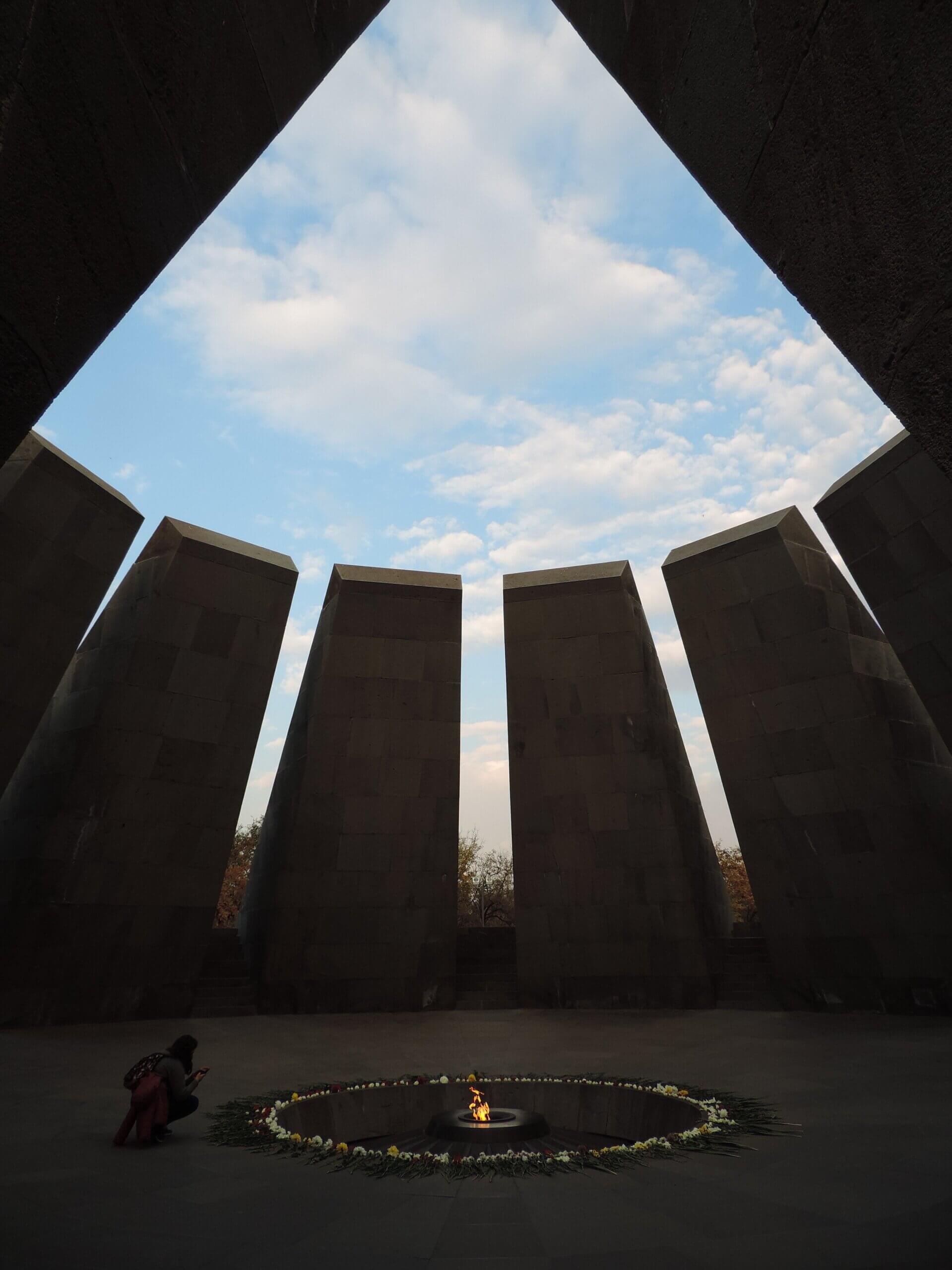 Tsitsernakaberd memorial do genocídio armênio Cáucaso
