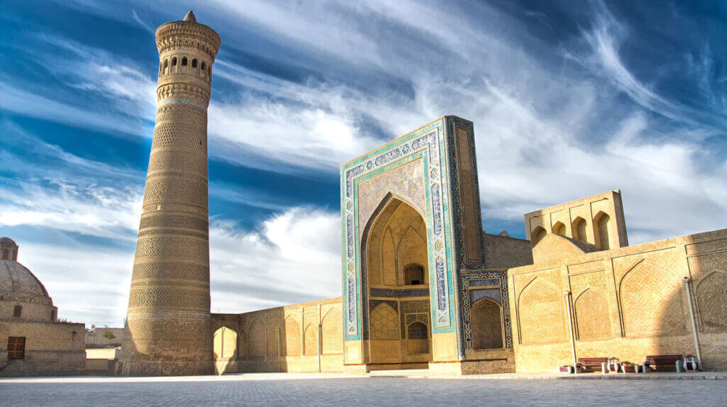 ANTES DO ANO ACABAR, QUE TAL UMA VOLTA PELO UZBEQUISTÃO?