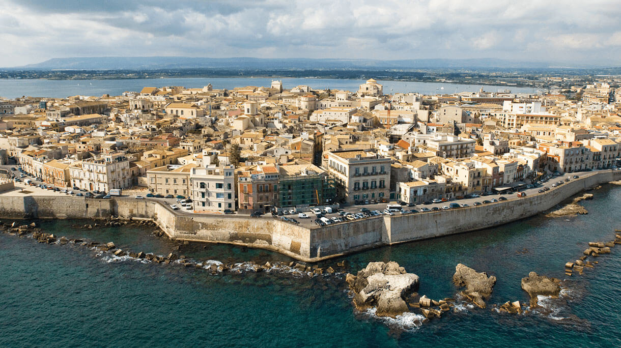 O MEDITERRÂNEO COM UMA PITADA DE HISTÓRIA E OUTRA DE ARTE