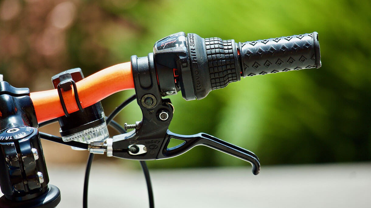 O CICLISTA CENTENÁRIO QUE QUEBROU RECORDES