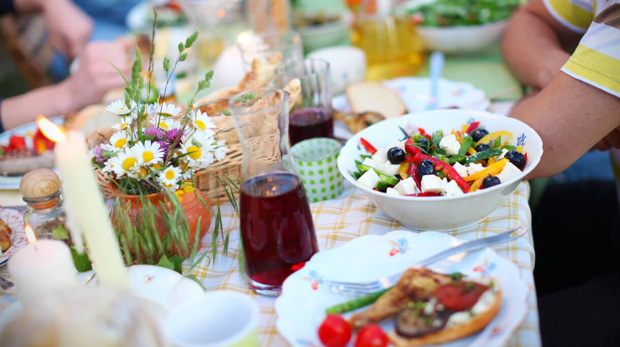 5 DICAS DE PRATOS GREGOS HARMONIZADOS COM VINHOS