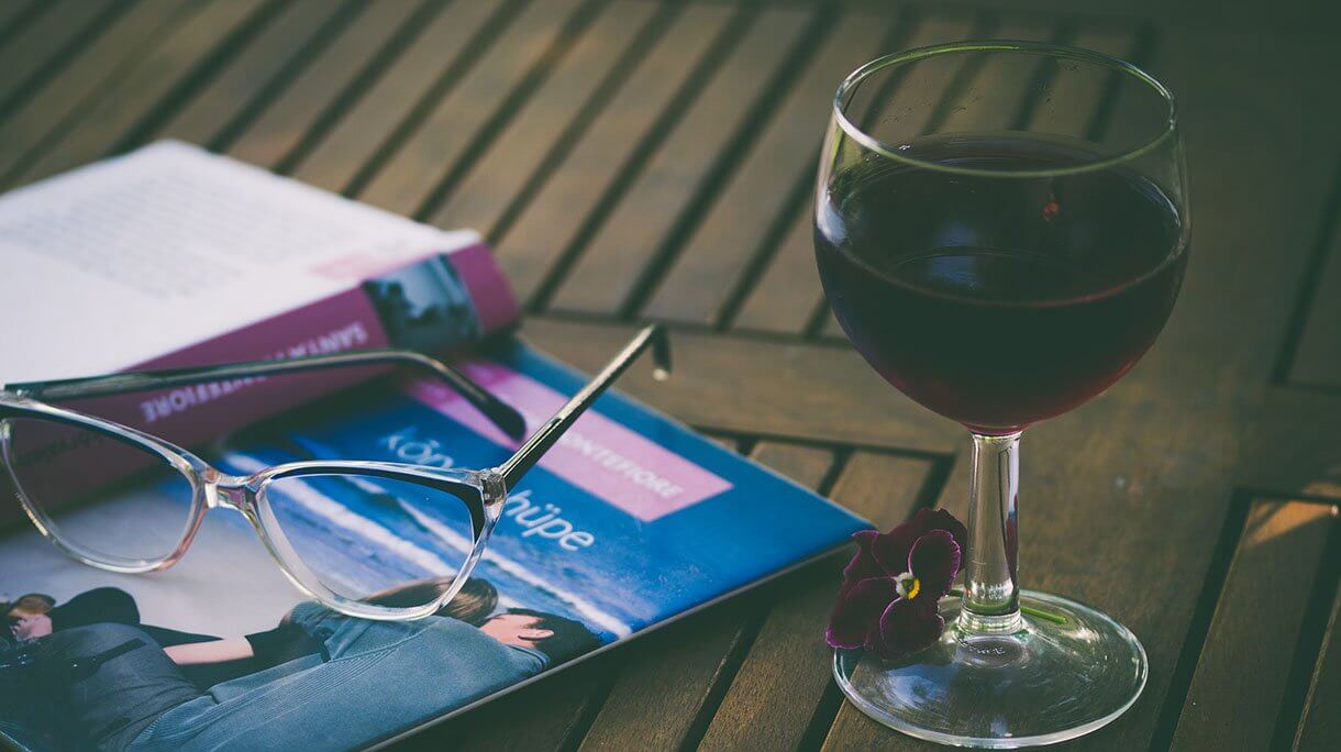 2 LIVROS E O MUNDO DOS VINHOS NAS SUAS MÃOS