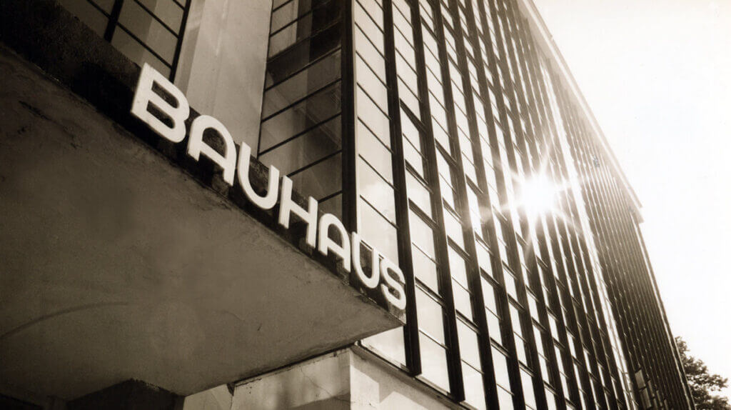 É TEMPO DE COMEMORAR O CENTENÁRIO BAUHAUS