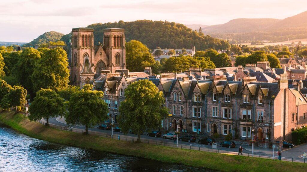 INDIQUE SEU INTERESSE: IRLANDA E ESCÓCIA