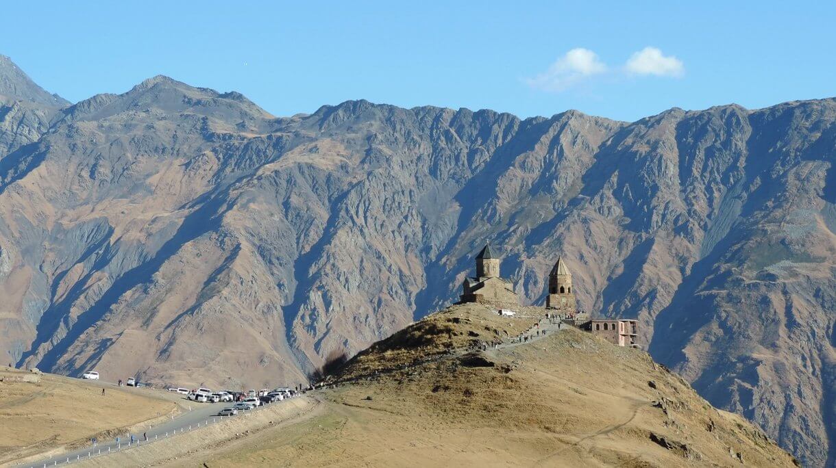 DUAS SEMANAS NO CÁUCASO: UM RELATO SOBRE PESSOAS E LUGARES
