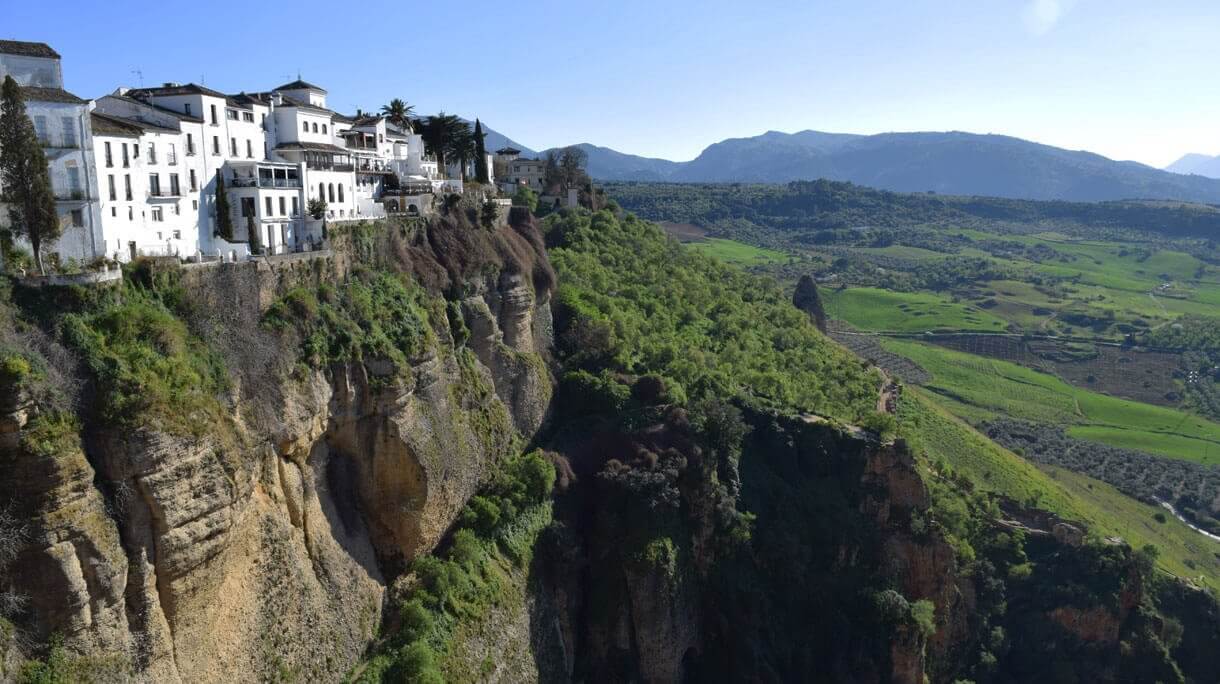 SUL DA ESPANHA: UMA TERRA DE PAIXÕES SECULARES