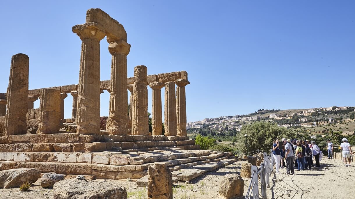 O TEMPO DO MUNDO NO VALE DOS TEMPLOS