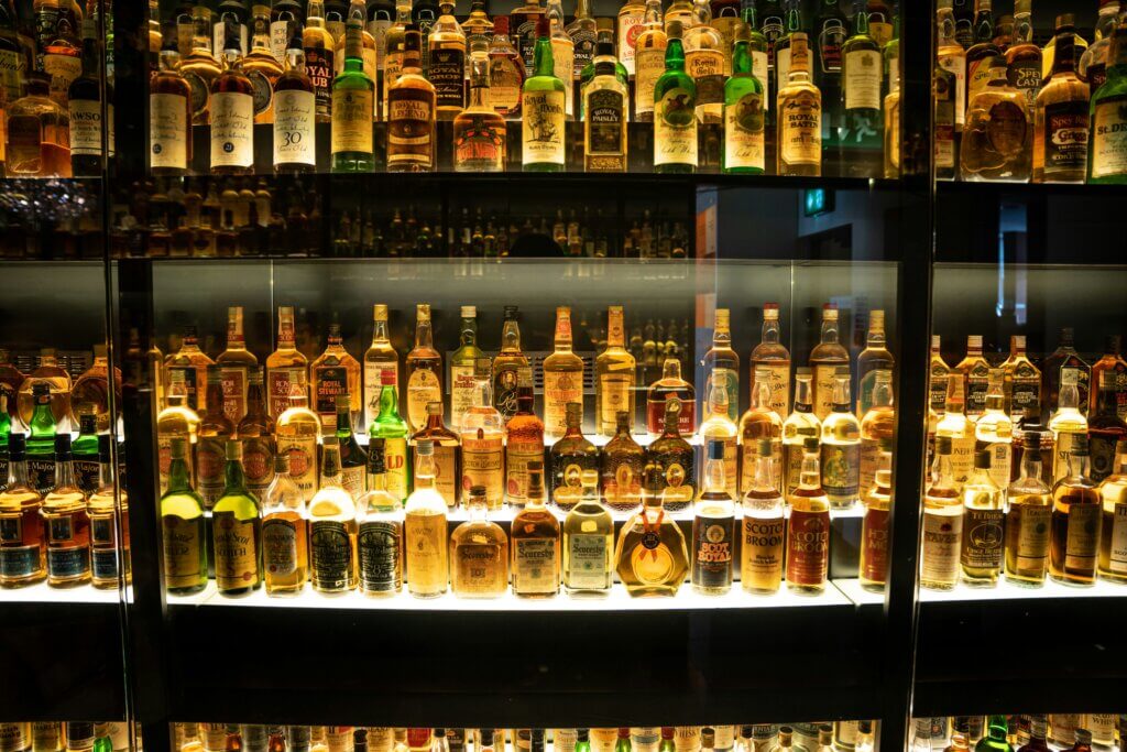 O VELHO E O NOVO: SABORES DE UM BOM WHISKY