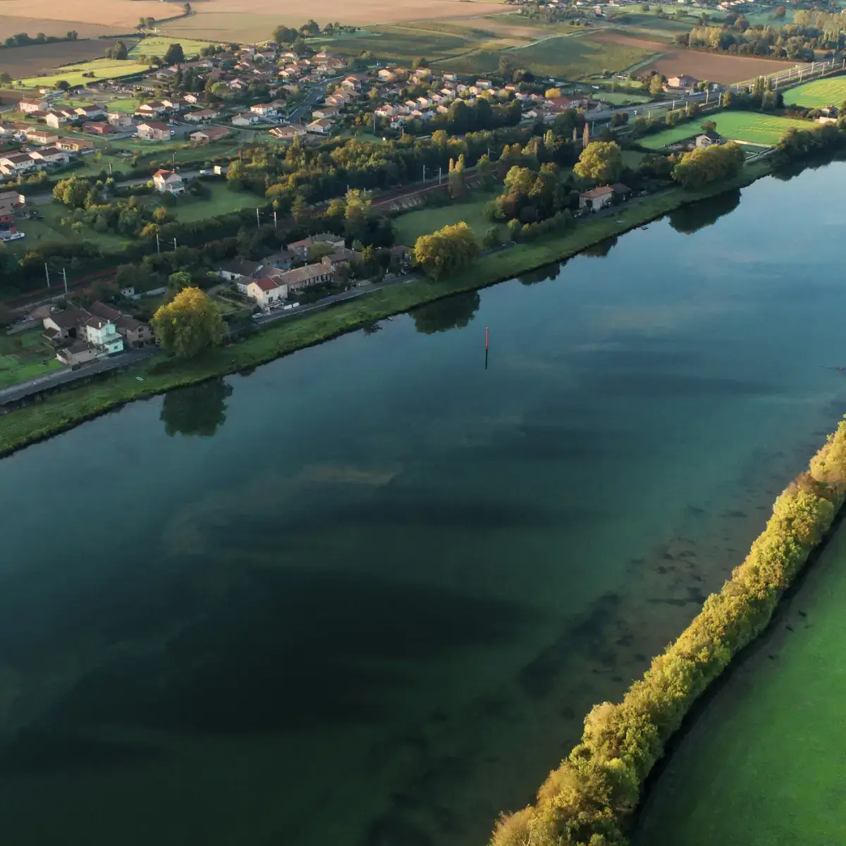 Vilarejos e paisagens bucólicas às margens do Saône