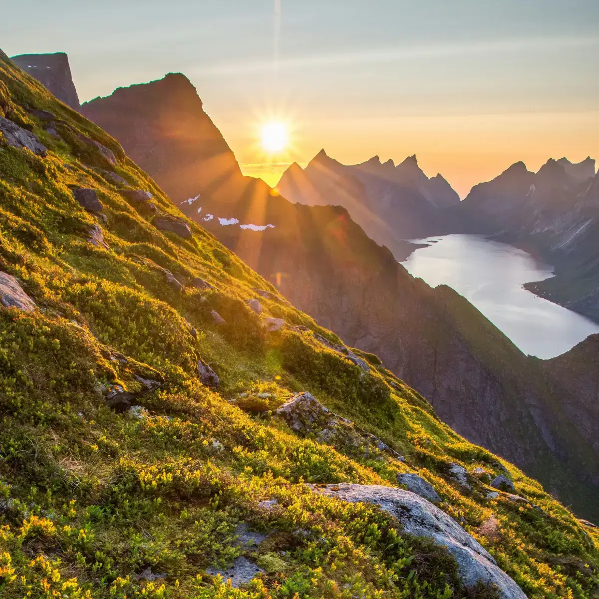 Sol da meia-noite visto nas Ilhas Lofoten, no norte da Noruega