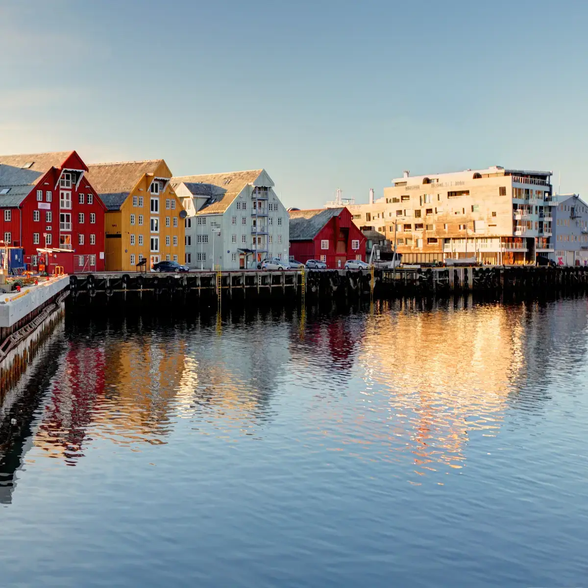 Cidade de Tromsø às margens do Oceano Ártico