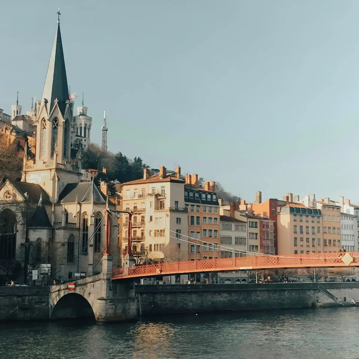 Cidade de Lyon cortada pelo Rio Saône, na Borgonha