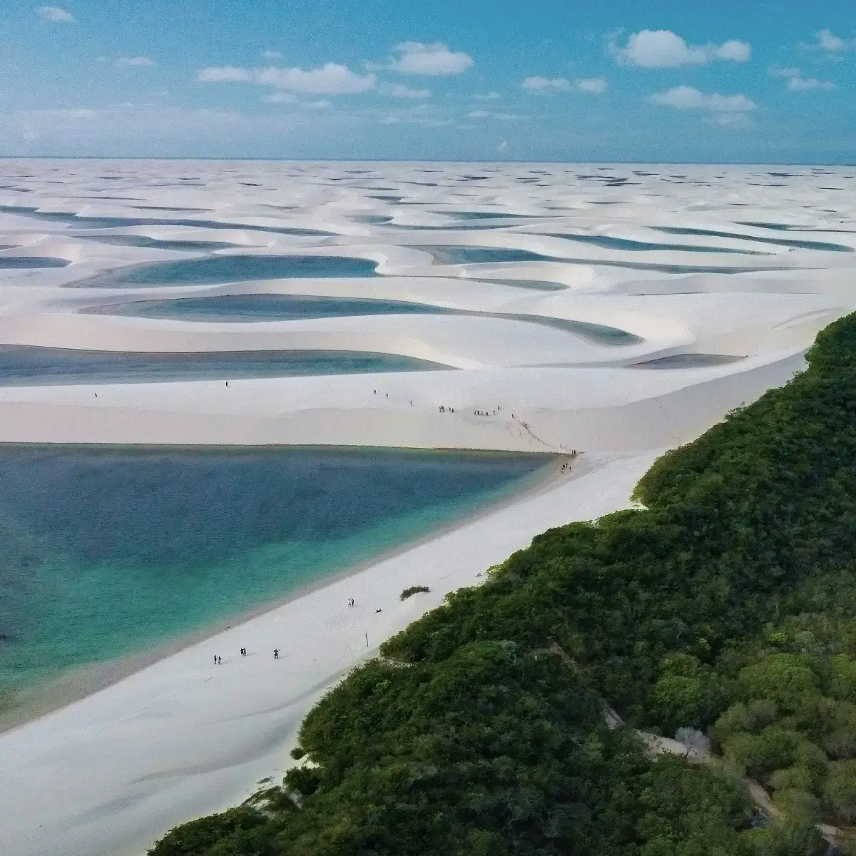 Na época de cheias, os Lençóis Maranhenses chegam a ter mais de 36 mil lagoas