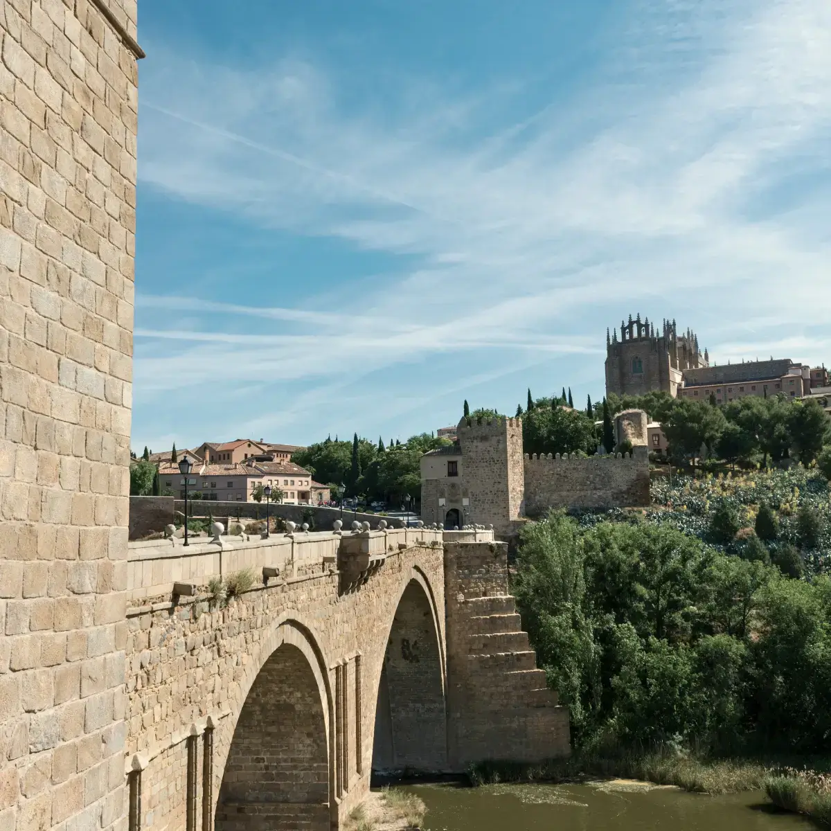 Cidade de Avignon na Provence, sul da França, conhecida por sua arquitetura medieval e o Palácio dos Papas.