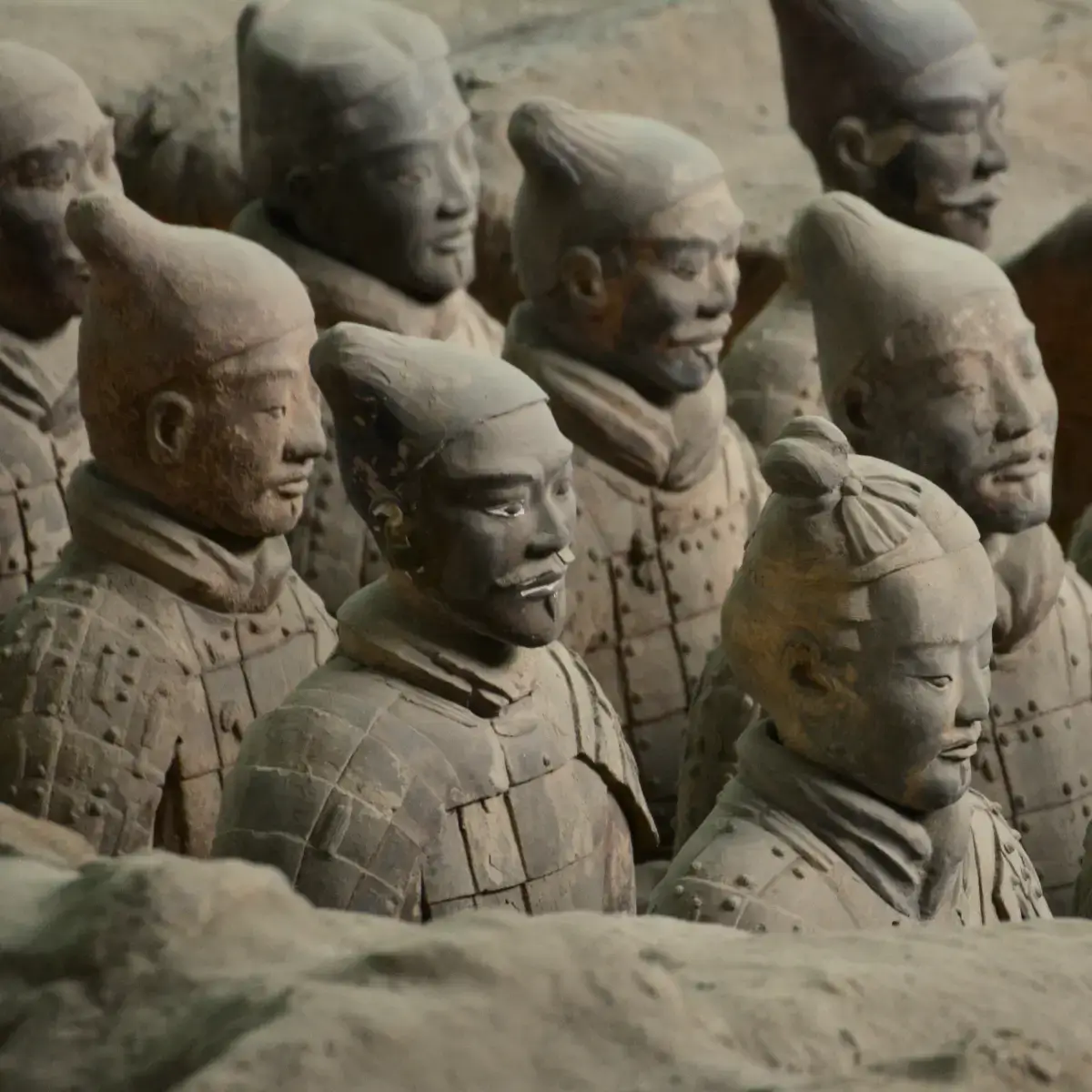 Exército de terracota que protegem o primeiro imperador da China, Qin Shi Huang, após sua morte