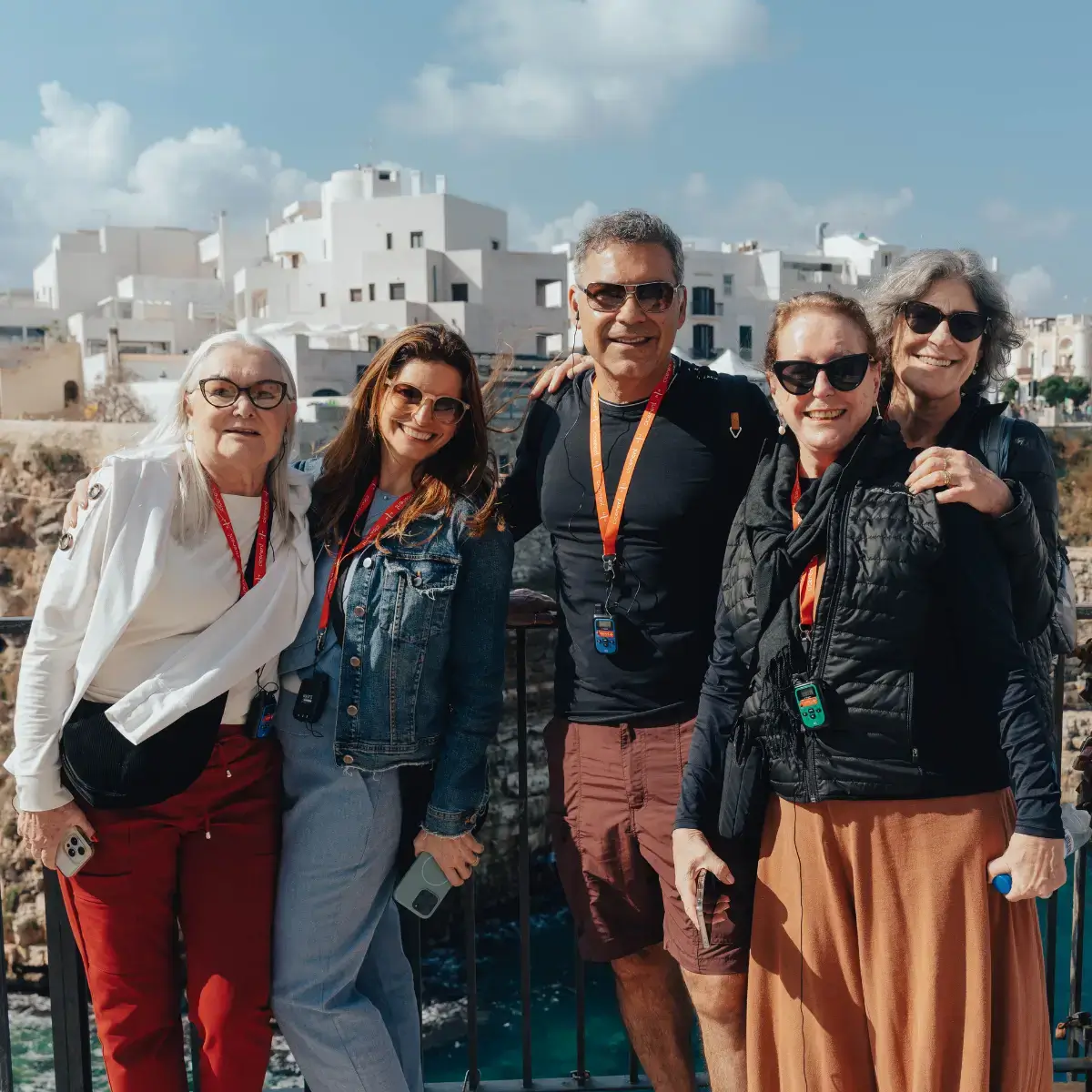 Viajantes da terceira idade acompanhados por Fabiana e Ronaldo Donato na Puglia, Itália